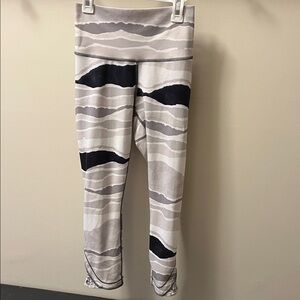 lululemon athletica Gray & Black Wave-Print High-Waist Leggings cropped size 4